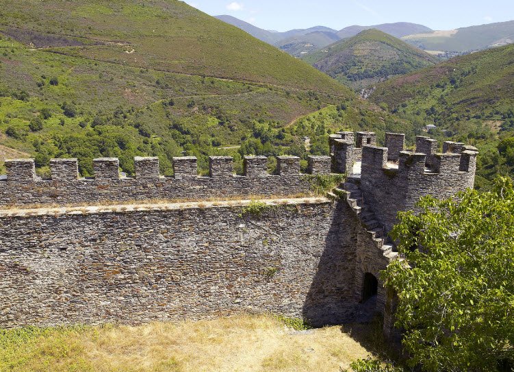 Castelo de Doiras, Spain